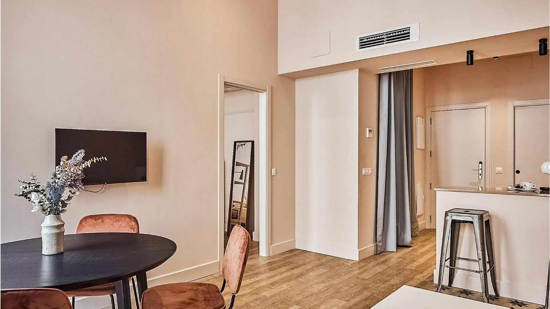 Awesome Apartment In Cdiz With Kitchen Καντίζ