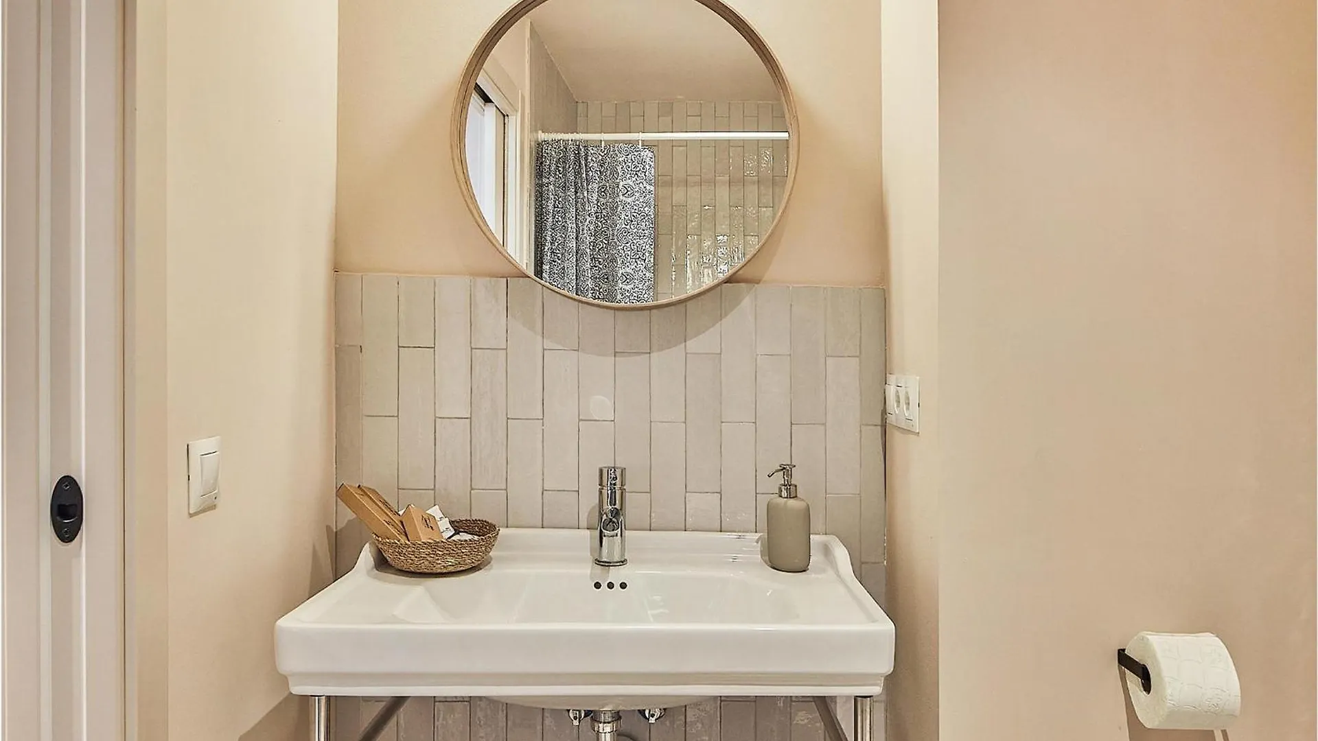 Awesome Apartment In Cdiz With Kitchen Καντίζ 0*,  Ισπανία